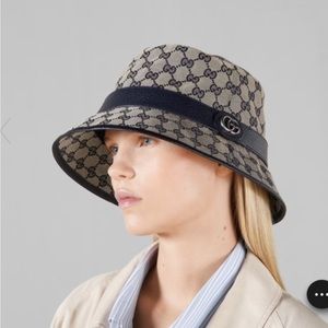 GUCCI GG CANVAS BUCKET HAT WITH DOUBLE G